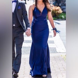 Beautiful prom dress!! Only worn once and is super buttery soft and stretchy!!